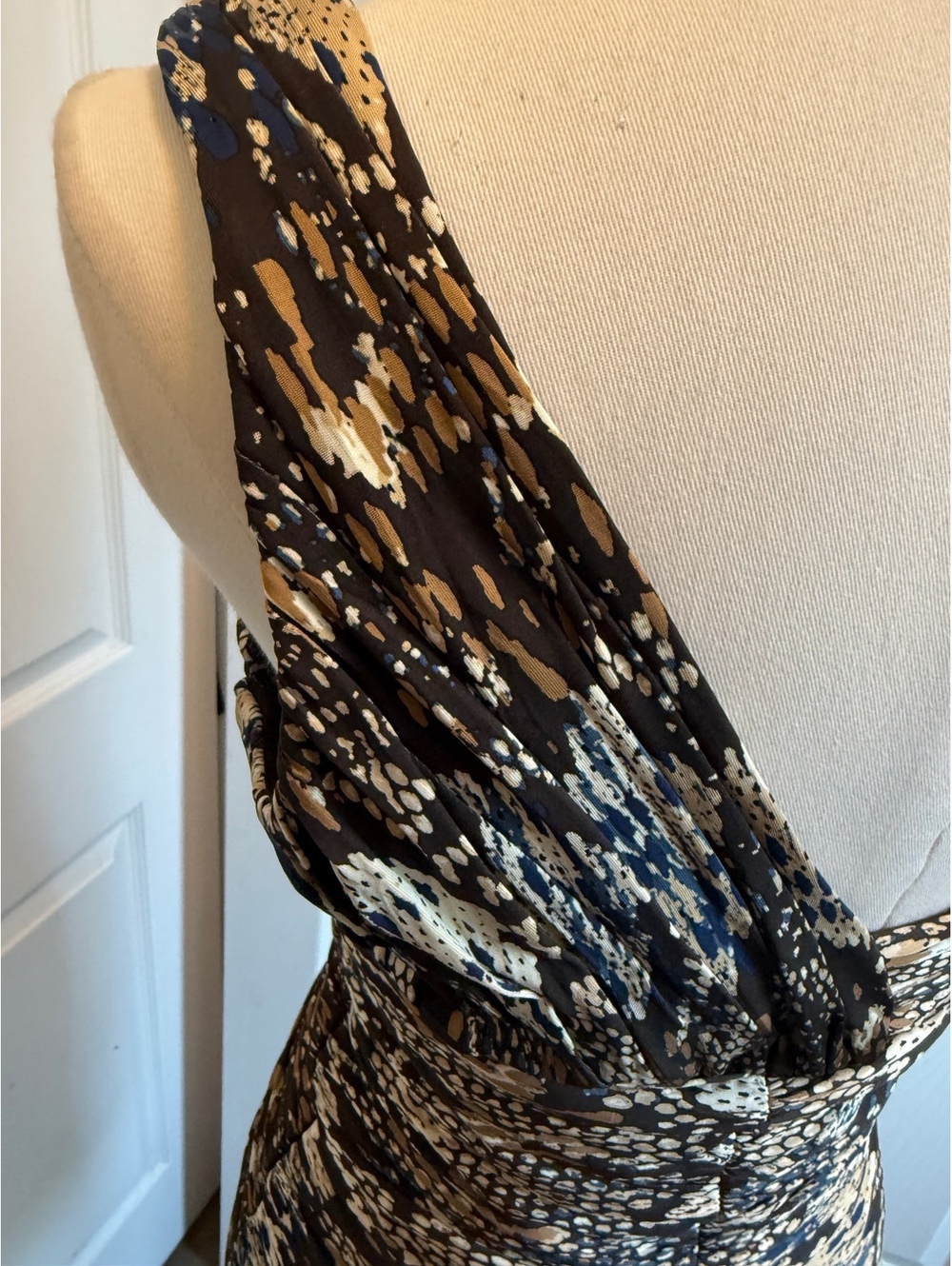 Laundry One-Shoulder Ruched Patterned Cocktail Dress - Picture 9 of 12